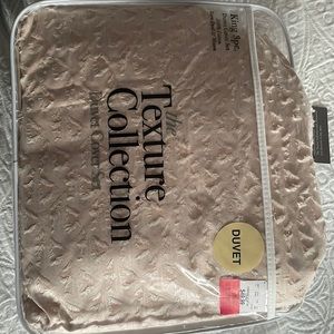 Never used King textured duvet cover set